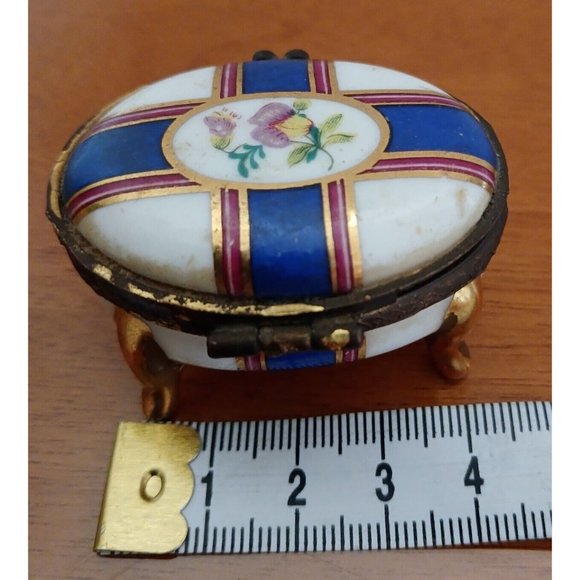 Vintage Porcelain Art Trinket Pill Box Hand Painted Small 2" Marked - Picture 10 of 11